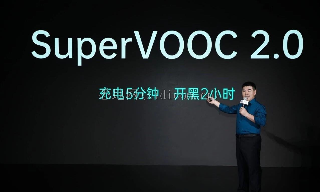 苹果手机刚标配18W快充，OPPO却把闪充做到了65W...