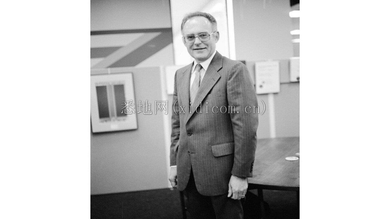 gordon-moore-9-rwd.jpg.rendition.intel.web.1648.927.jpg