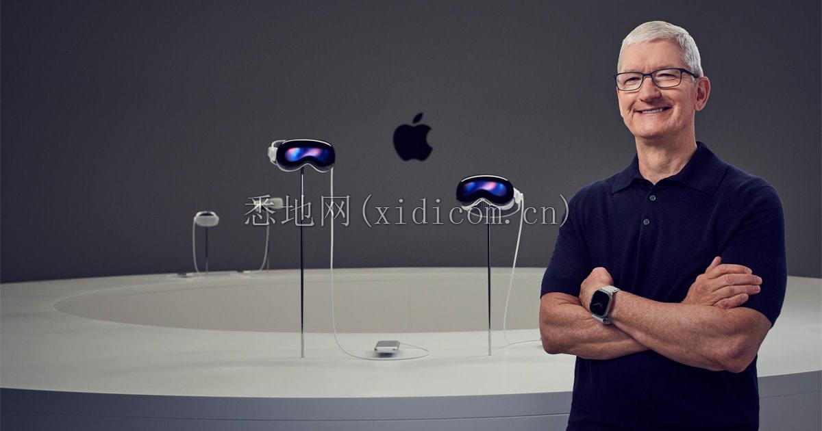 Apple-WWDC23-Tim-Cook-with-Apple-Vision-Pro.jpg.og.jpg