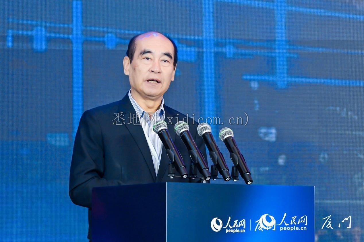 全国社会保障基金理事会原副理事长、金砖国家与全球治理智库学术委员会主席王忠民。